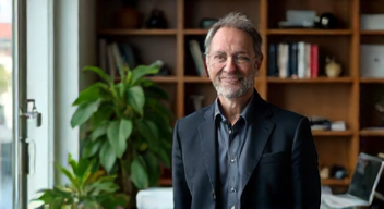 Mein Name ist Dr. Klaus Schumacher, Ethiker (45 Jahre) (2/10)