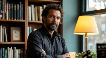 Der Einfluss von Craig Mazin auf die Adaption