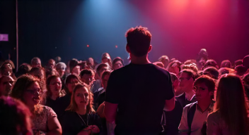 Die Bedeutung von Live-Performance in der Comedy (9/10)