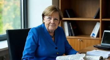 Politische Entscheidungen und ihre Auswirkungen auf die Medienlandschaft (9/10)